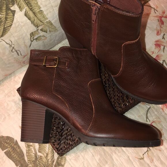 Clarks 9.5 Ultimate Comfort Brown Leather Booties - Picture 3 of 8